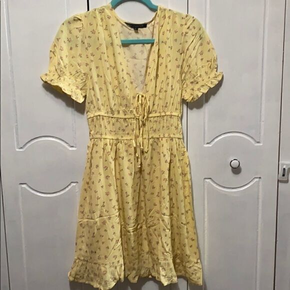 NWOT ONE CLOTHING Floral Dress Yellow M - Picture 1 of 9